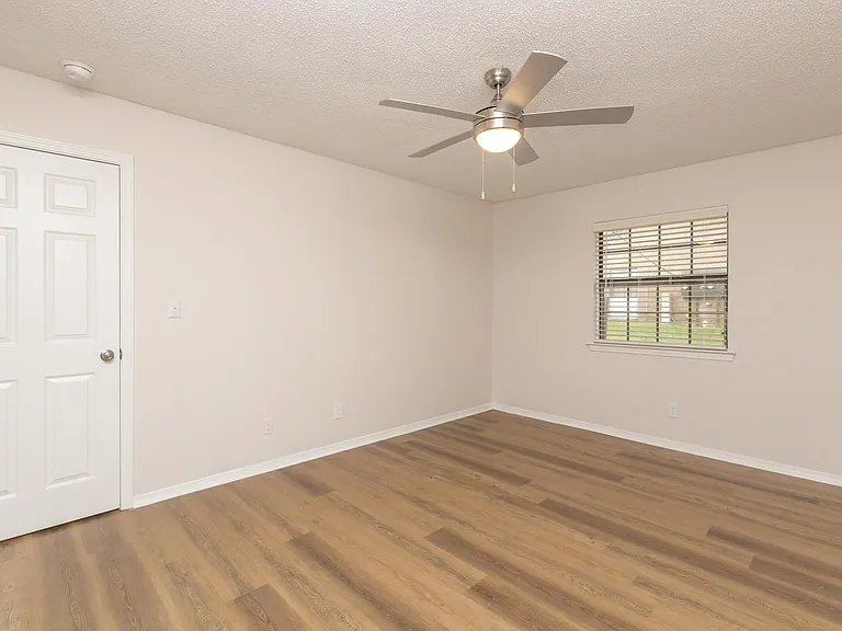 Summerfield Apartments — Photo 31