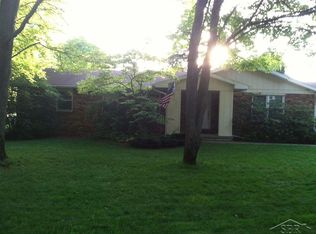 1049 Laurie Ln E, Saginaw, MI 48609