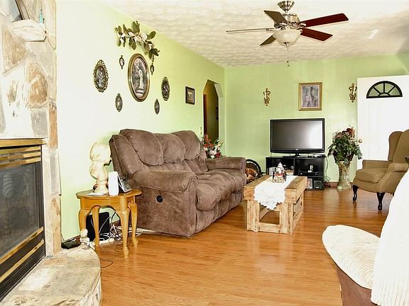 5th image of 207 Autumn Oaks Dr