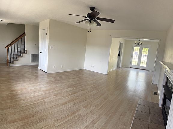 3rd image of 1216 Freedom Dr