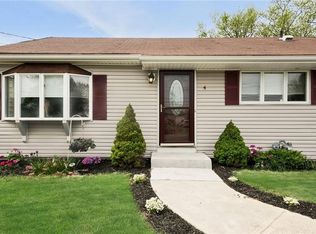 4 Willow Ct, Parlin, NJ 08859