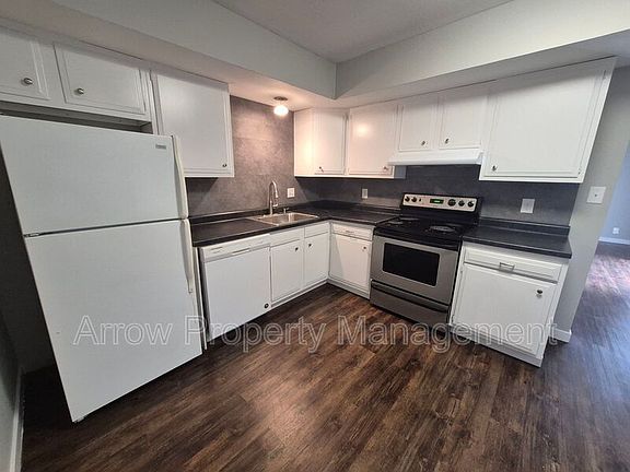5th image of 440 Moffitt St APT 1