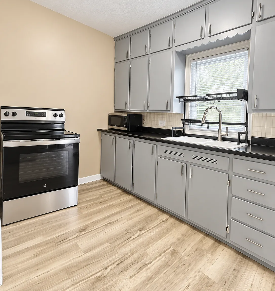 2 bed, 984 sqft, $1,499 — Photo 3