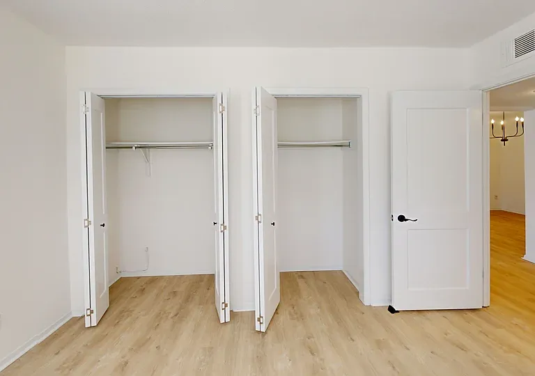 Willow - R - Guest Bedroom Closets