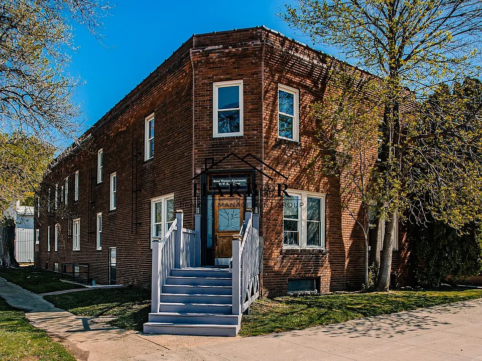 24 W Main St #5