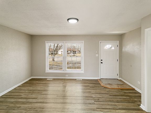 2nd image of 3858 Holly Ct