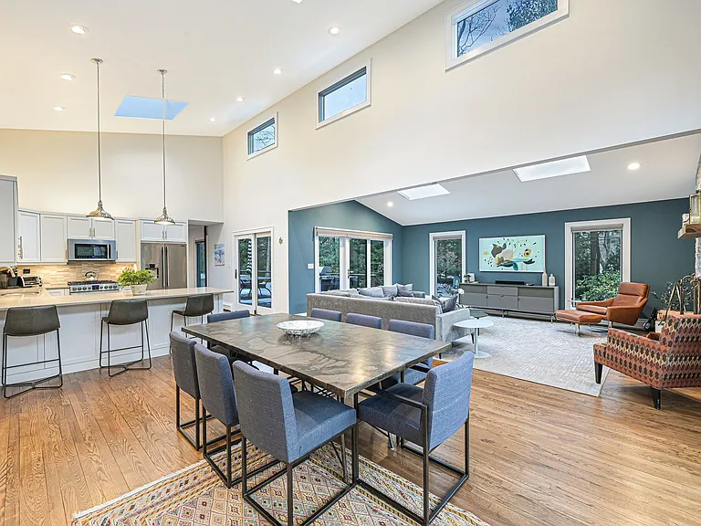 14 Hedges Banks Dr — Photo 7