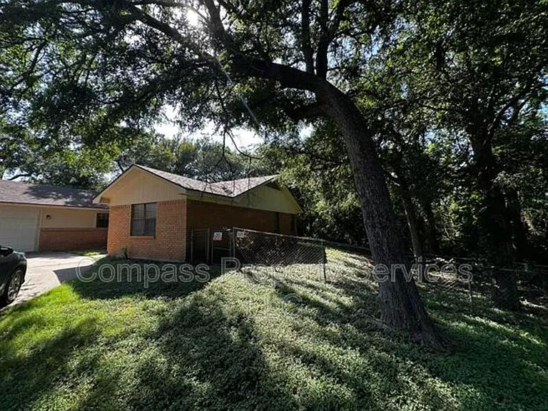8507 Bosque Blvd — Photo 2