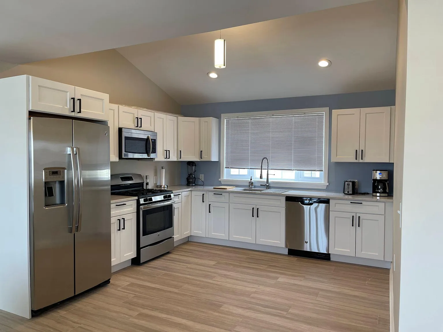 4 bed, 1850 sqft, $2,950 — Photo 3