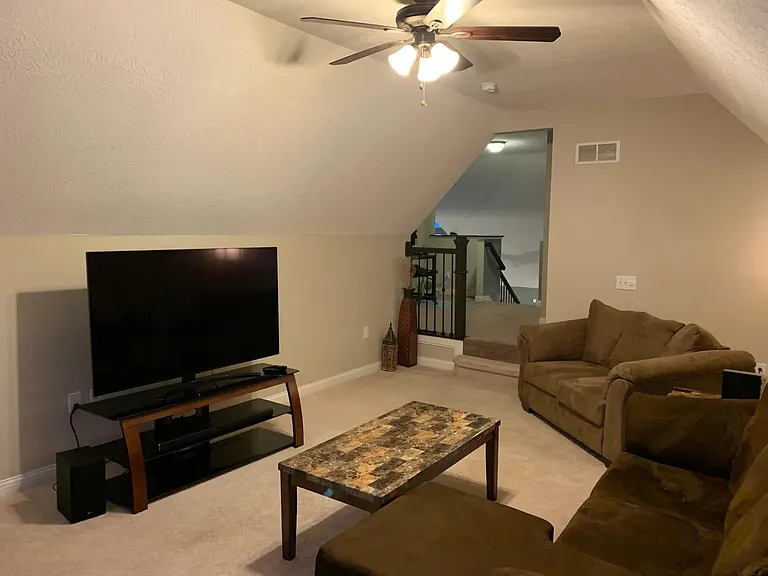 Large Bonus room