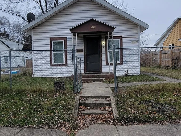 609 Birdsell St — Photo 8