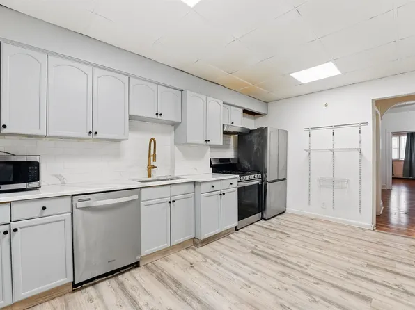 26 W 51st St, Bayonne, NJ 07002