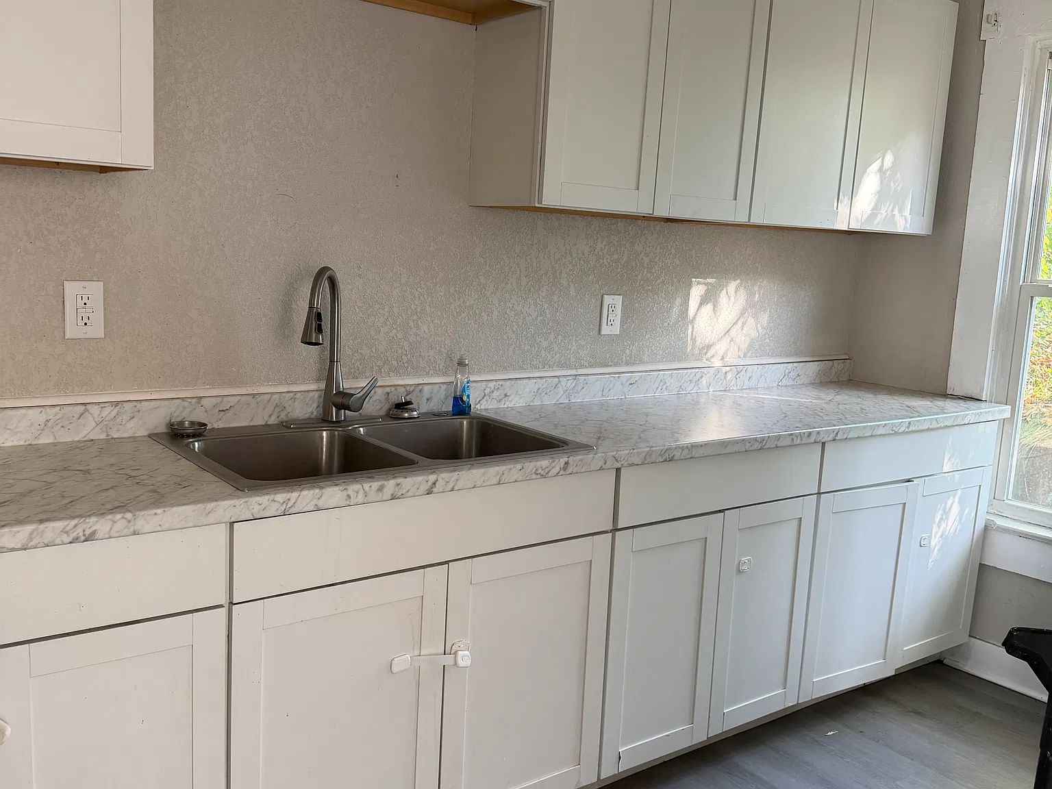 3 bed, 1400 sqft, $1,200 — Photo 1