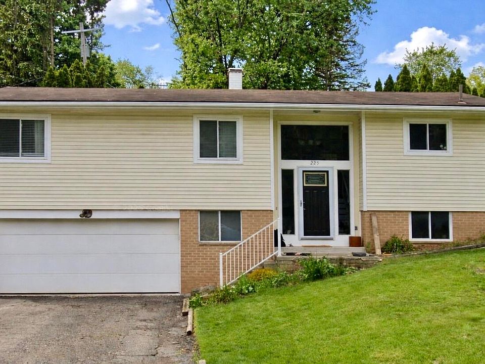 1st image of 225 Valley Dr
