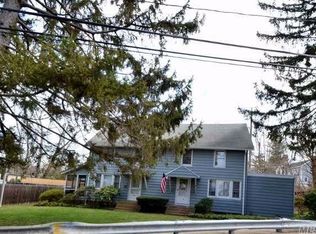 1 Schoolhouse Hill Rd, Glenwood Landing, NY 11547