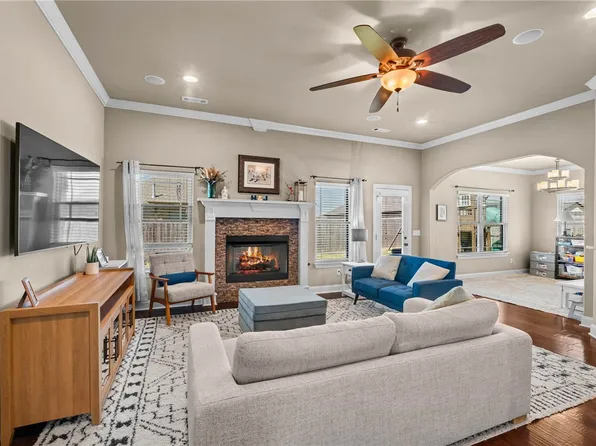 1261 Chattie Dr, Centerton, AR 72719