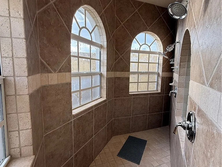217 NE 21st Pl — Photo 11