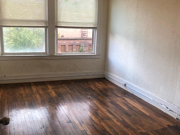 3rd image of 244 Grant St APT 4