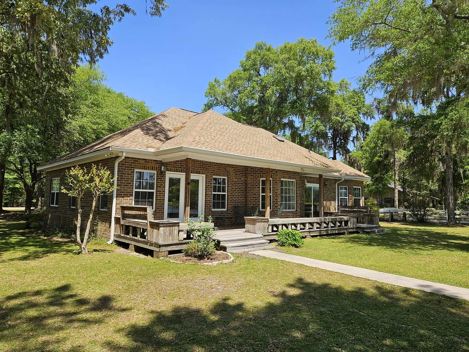 105 Gwen Rd — Photo 3