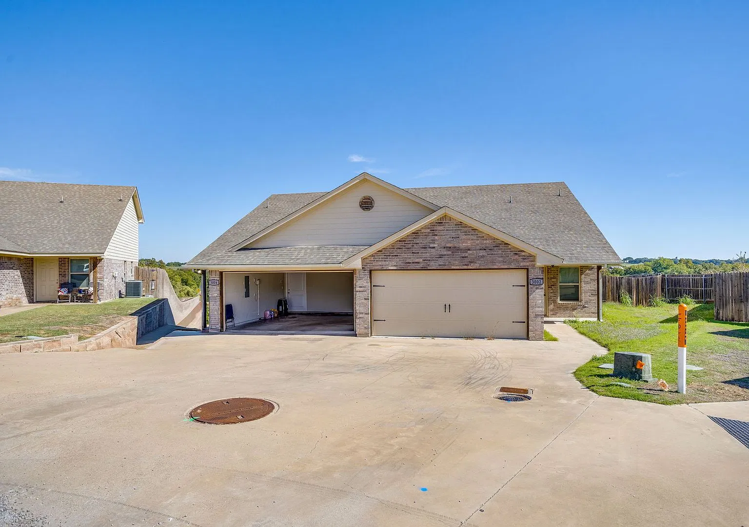 Peaceful 3 Bed, 2 Bath Cul-De-Sac Rental Ready for New Tenants- Granbury ISD- 76049 — Photo 3