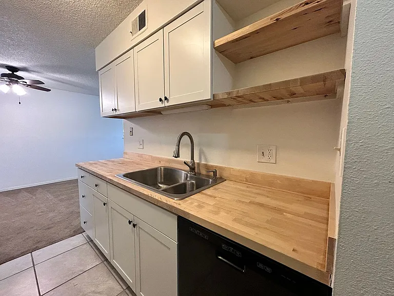 140 E Highline Cir #108 — Photo 8