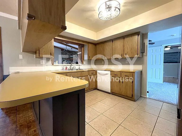 802 Embassy Rd — Photo 4