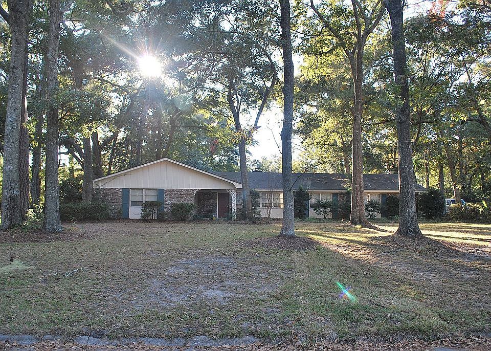 Large almost 3/4 ac lot w. private fenced rear yard