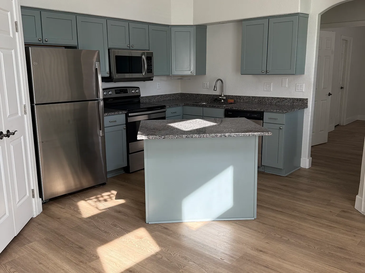 2 bed, 1203 sqft, $2,300 — Photo 4