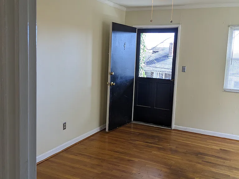 828 Argonne Ave NE #6 — Photo 10