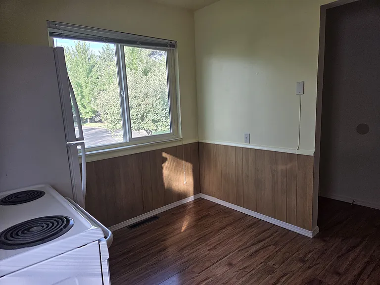 130 S Main St — Photo 3