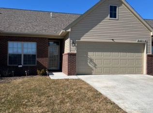 24012 White Pine St, Flat Rock, MI 48134