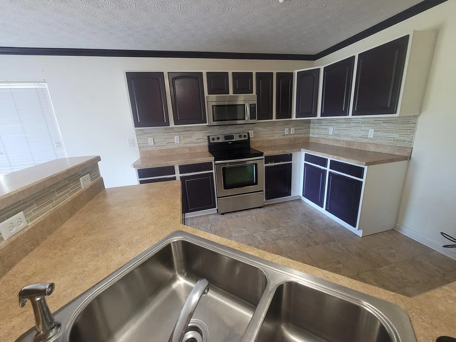 3 bed, 1866 sqft, $2,300 — Photo 2