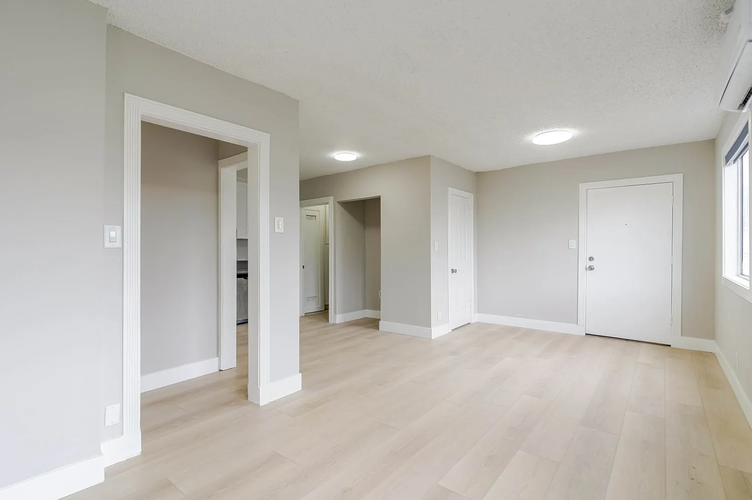 2 bed, 850 sqft, $2,300 — Photo 4