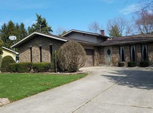 9223 Schafer Dr, Saint John, IN 46373