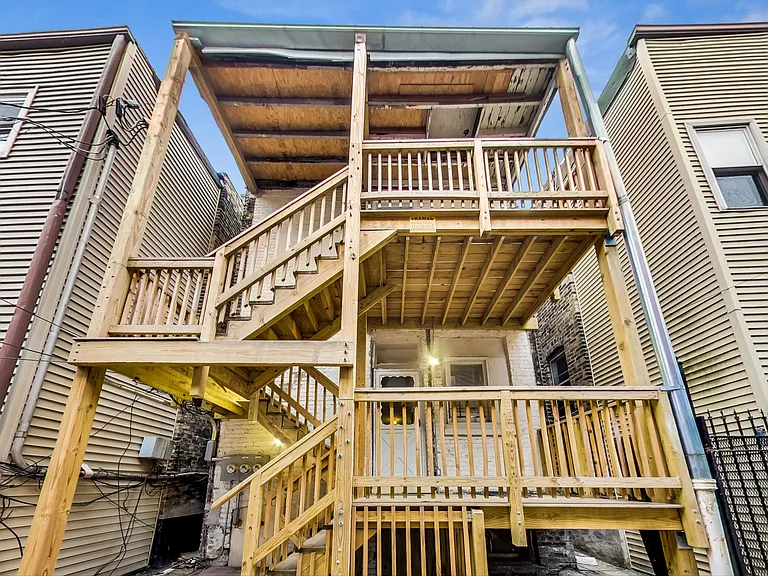 3554 N Wilton Ave #1 — Photo 45
