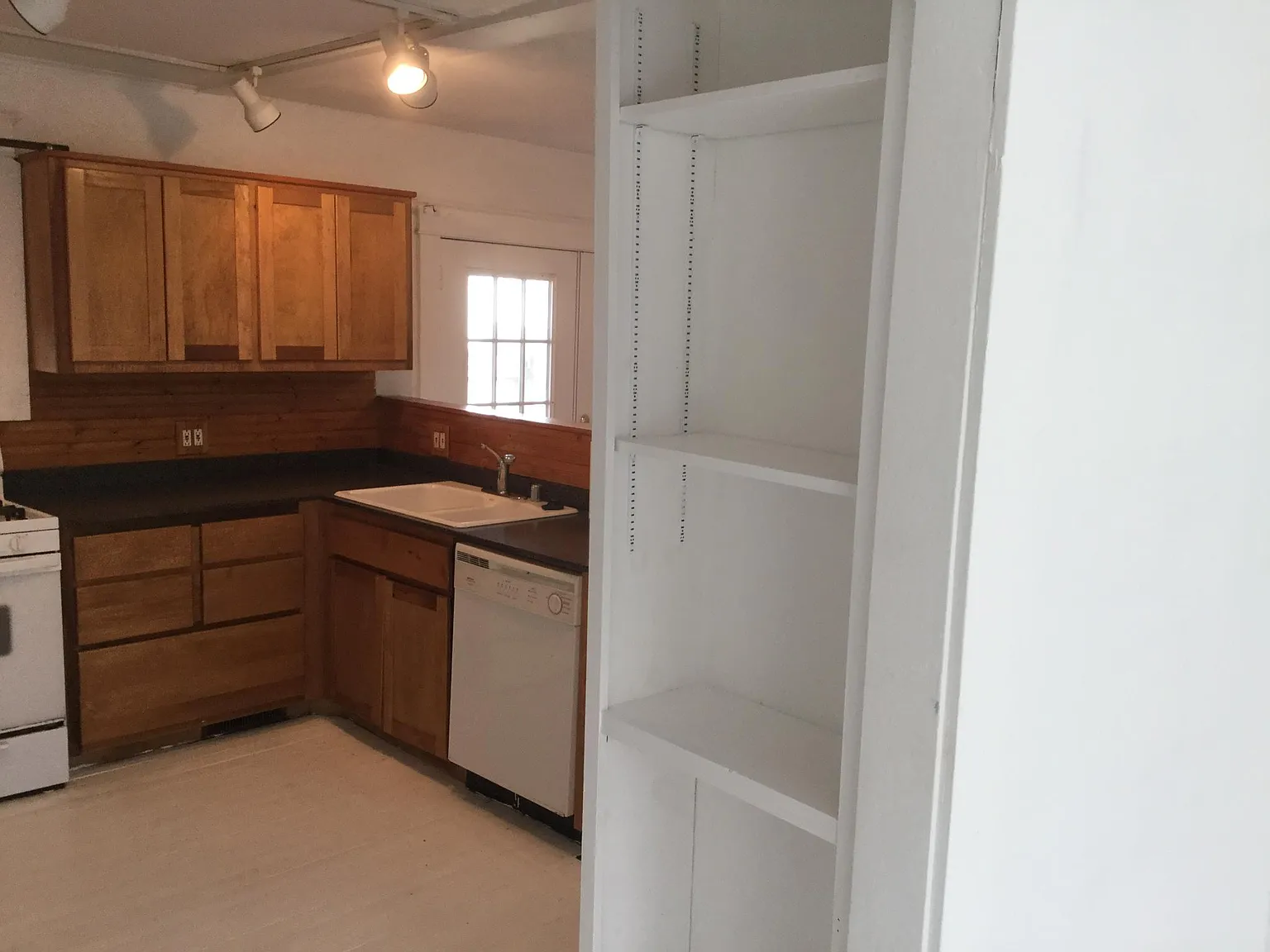 3 bed, 1200 sqft, $2,700 — Photo 4