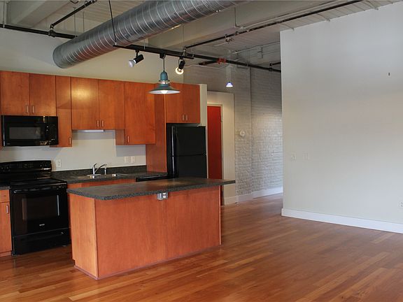 3rd image of 759 N Salina St APT 42