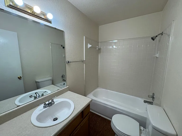 1100 Leslie Circle — Photo 12