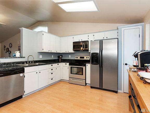 5th image of 6942 Troy Ln NE