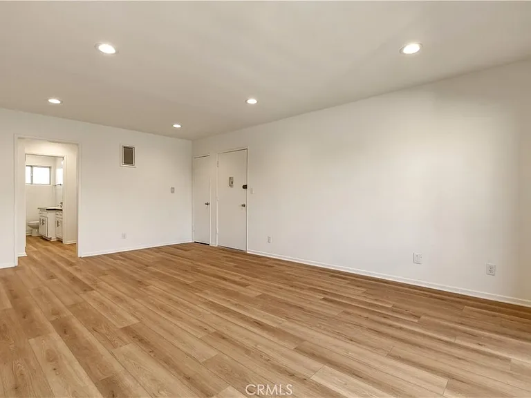 6140 Whitsett Ave #6 — Photo 7
