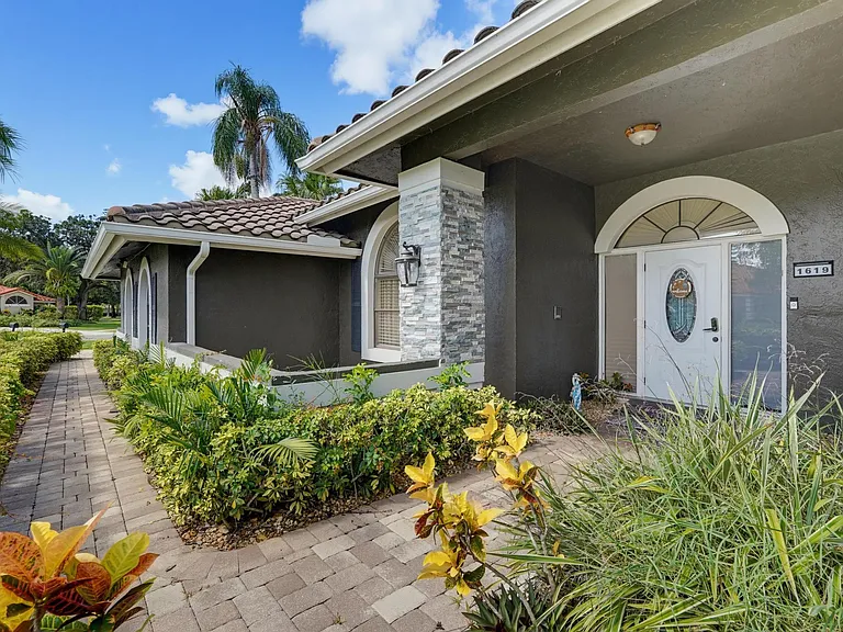 1619 Wiltshire Village Dr — Photo 50