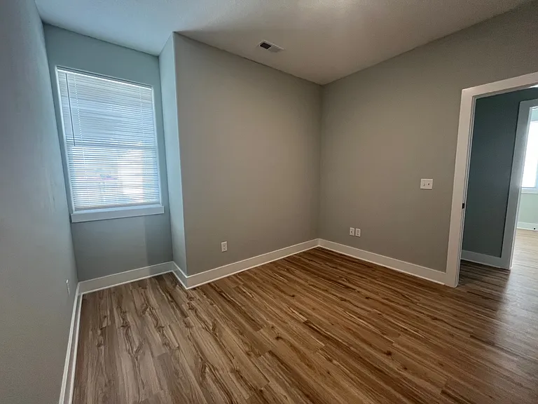 4302 N Hazelwood St — Photo 8