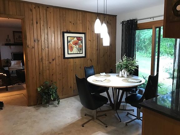 4th image of 1698 Woodside Ct