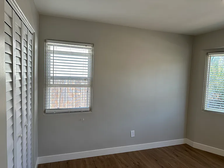 4384 Swift Ave — Photo 10