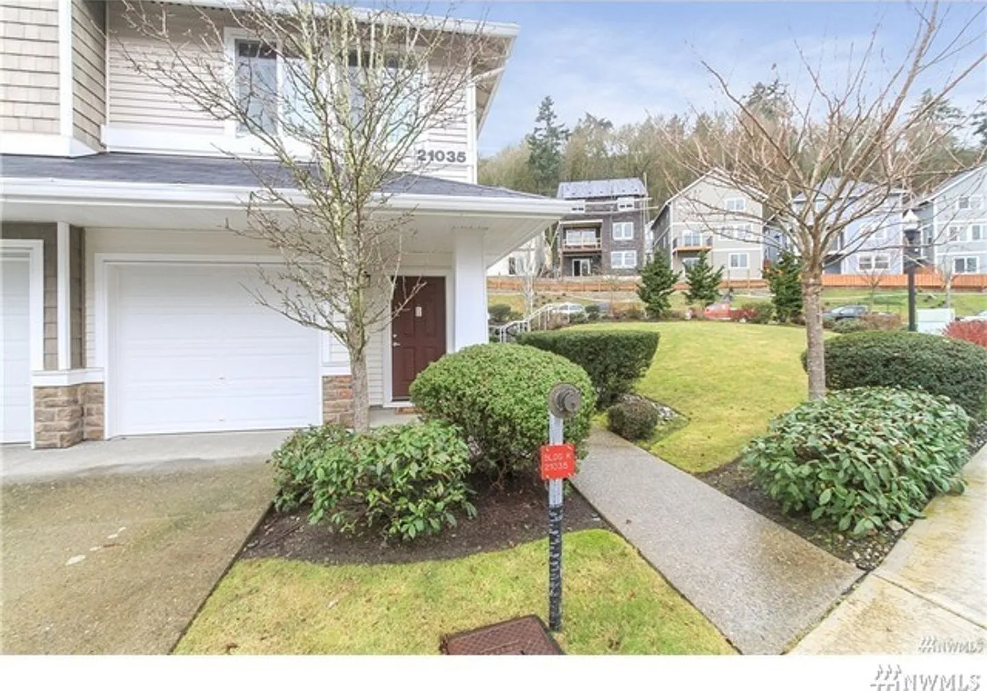 Spacious 2 Bed 2 Bath Townhome in SeaTac. — Photo 2