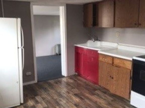 2nd image of 35 Vine St APT 2