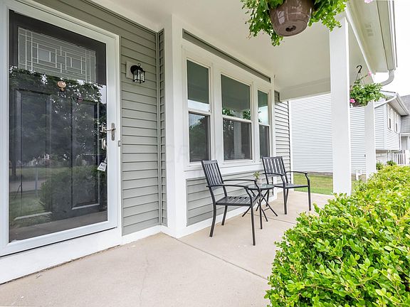 4th image of 2378 Fernwood Ave