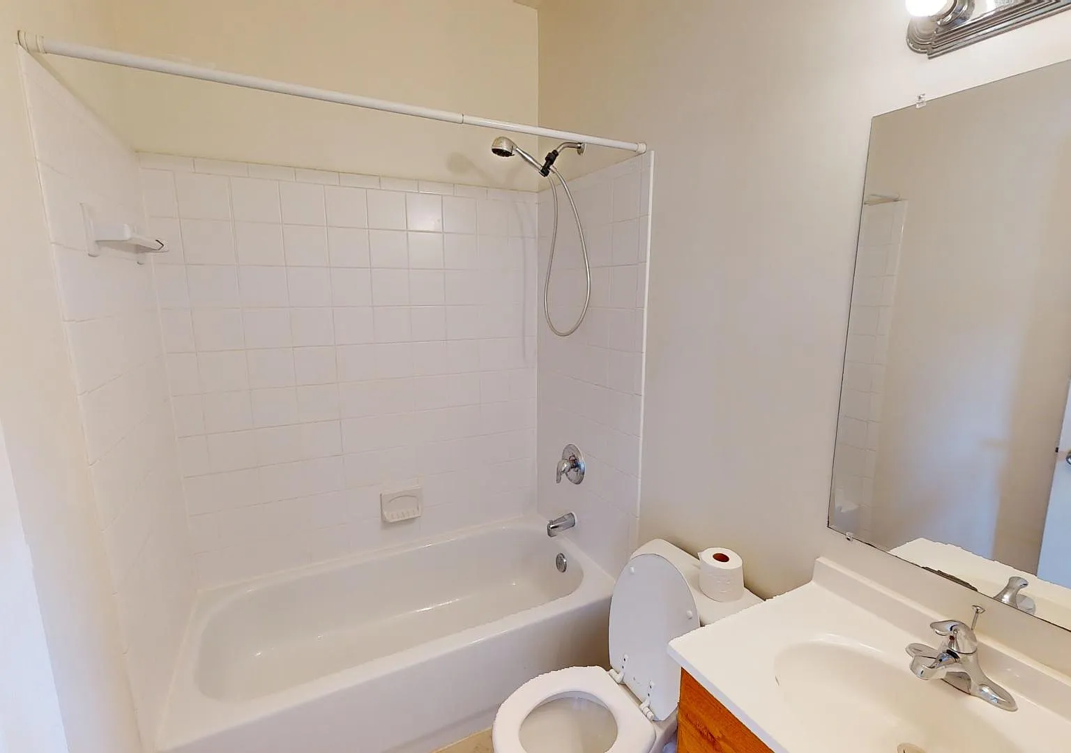 2 bed, 899 sqft, $2,298 — Photo 3
