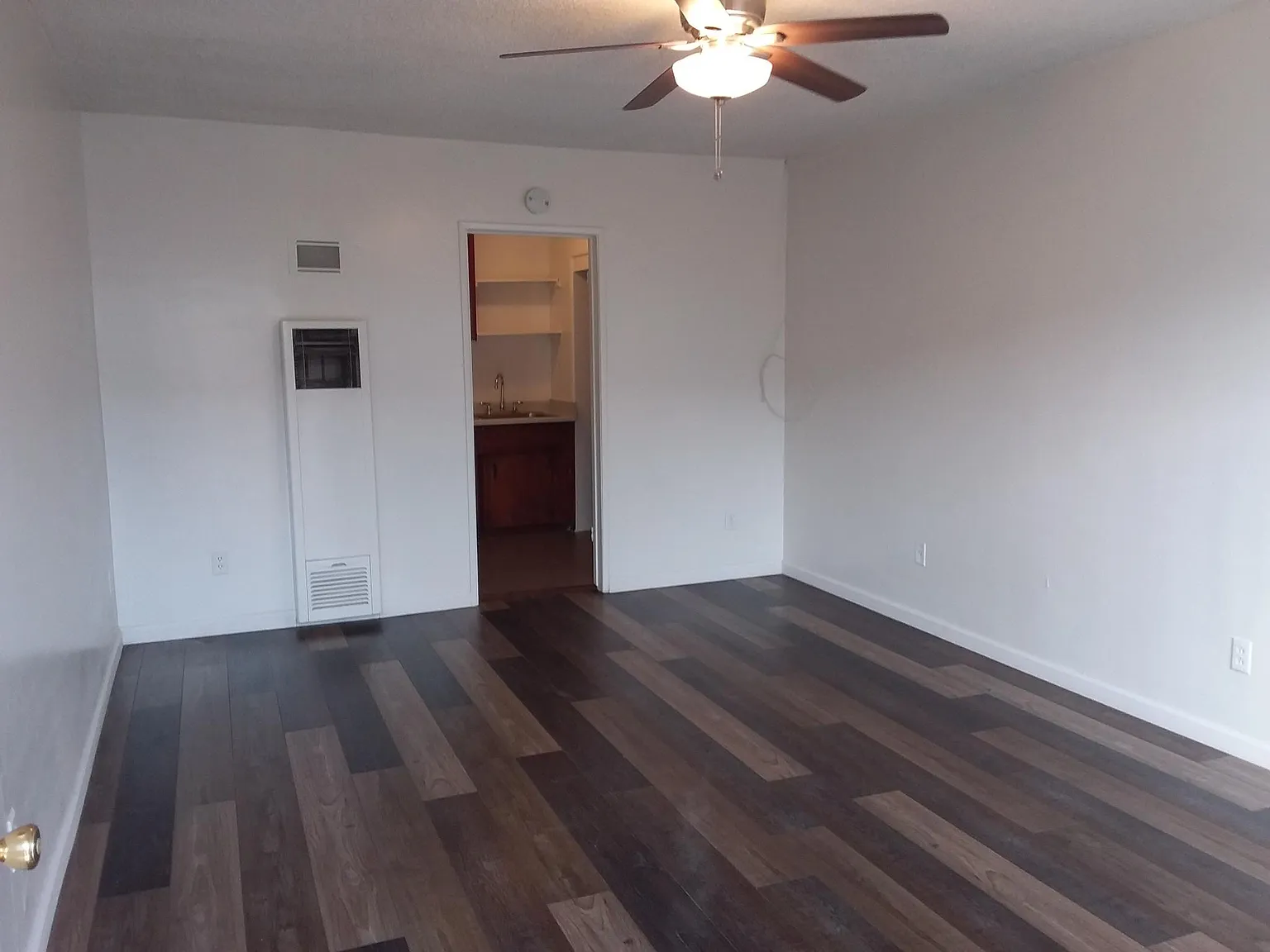 Studio, 220 sqft, $1,295 — Photo 4