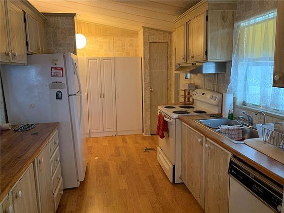 5th image of 922 Pine Ridge Dr